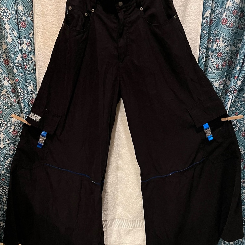 Kikwear Vintage Y2K Black Cargo Parachute Pants W 32” EUC Unisex